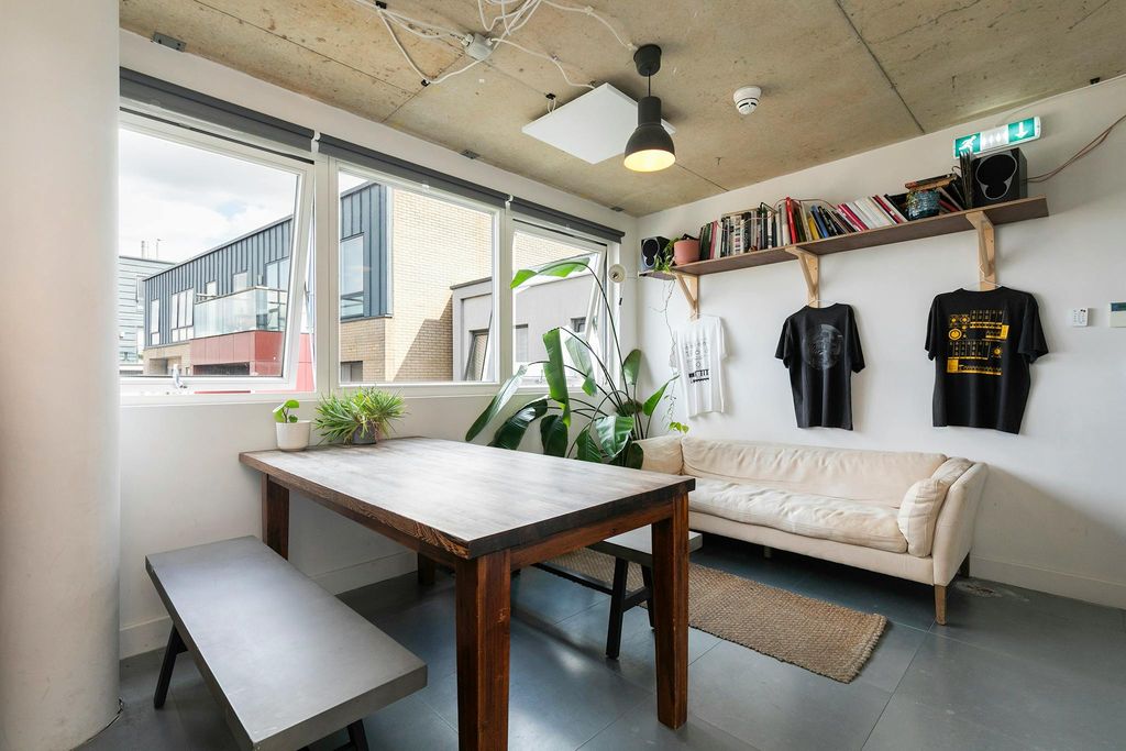 Property photo 1 of 6 Headline Image Reliance Wharf Brochure.Jpg