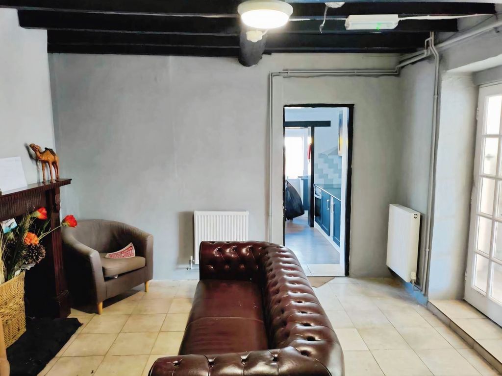 Property photo 2 of 11