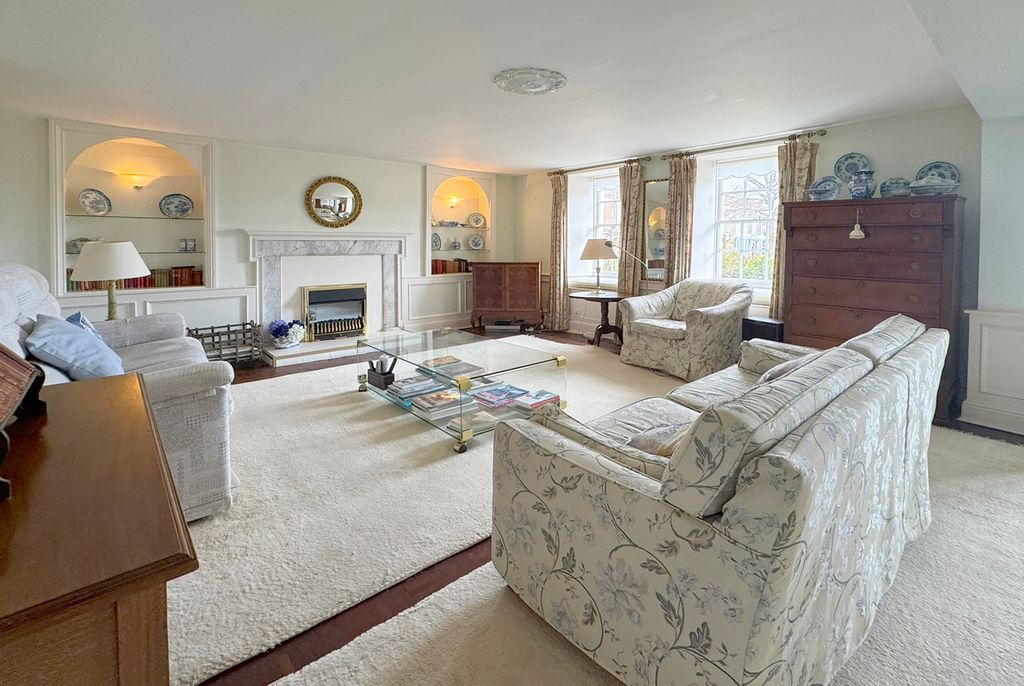 Property photo 2 of 13 4 Mh Sitting Room