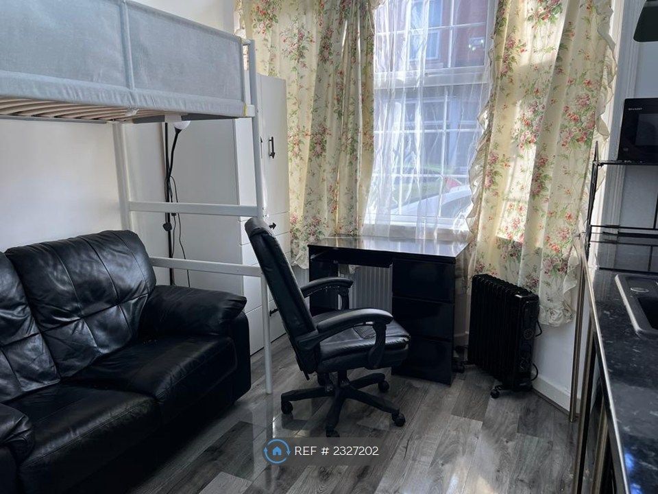 Property photo 2 of 33