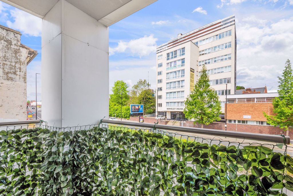 Property photo 3 of 10 Balcony