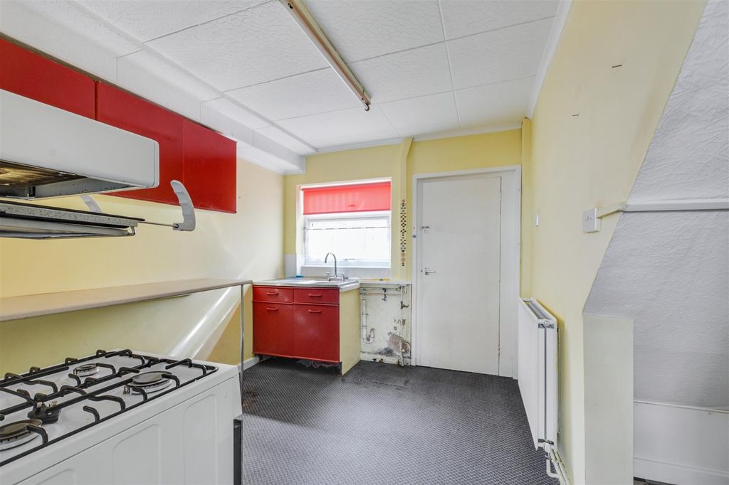 Property photo 3 of 18 Kitchen Diner