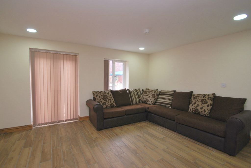 Property photo 2 of 12 Photo 4