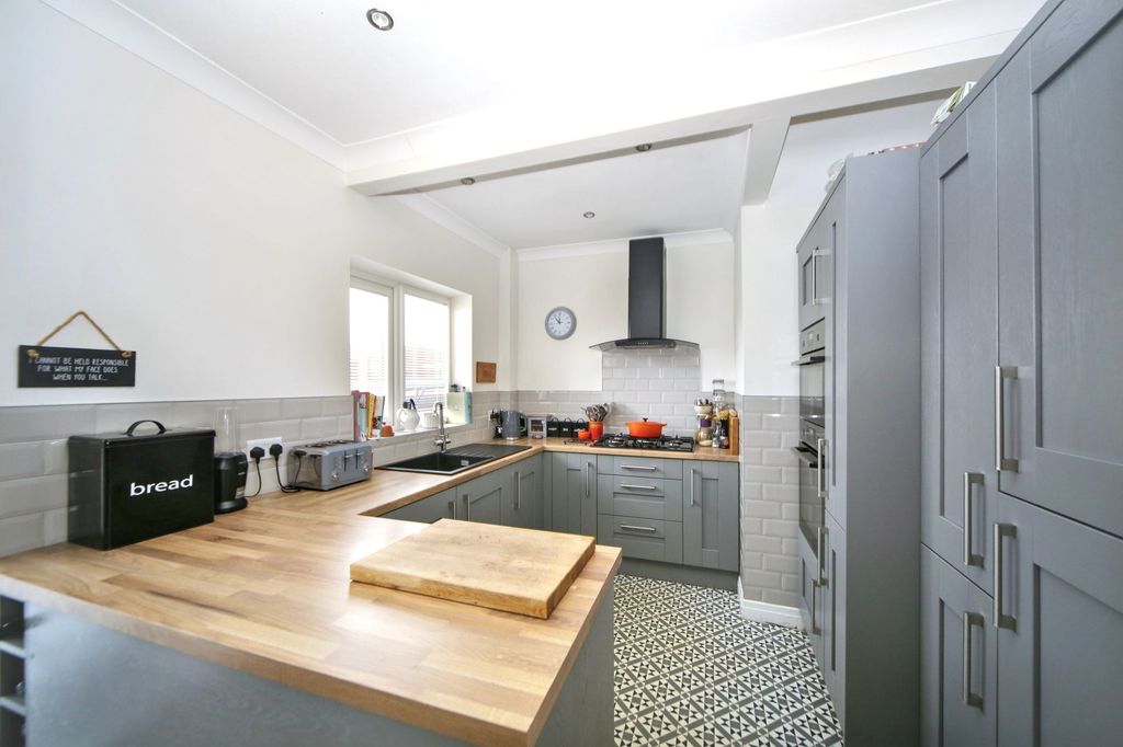 Property photo 3 of 25