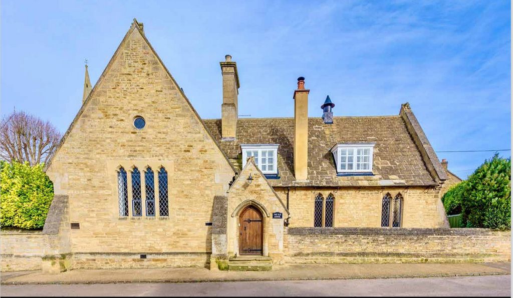 Property photo 1 of 50