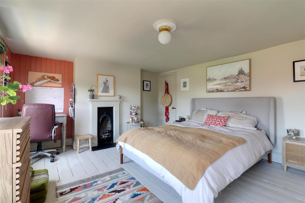 Property photo 3 of 24