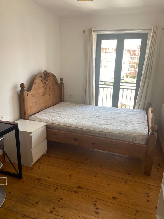 Property photo 2 of 17 A Bright And Spacious Double Bedroom Featuring A W...