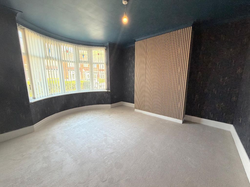 Property photo 2 of 12 Lounge