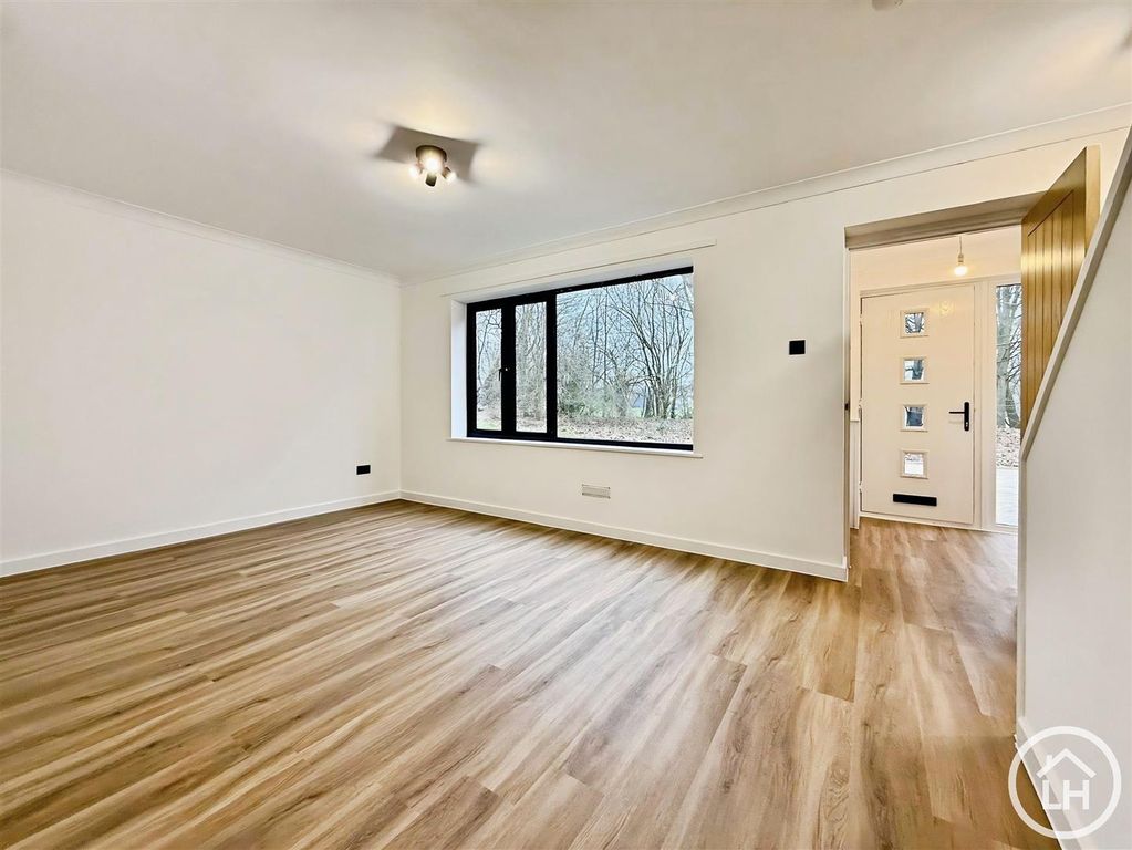 Property photo 3 of 17 Lounge