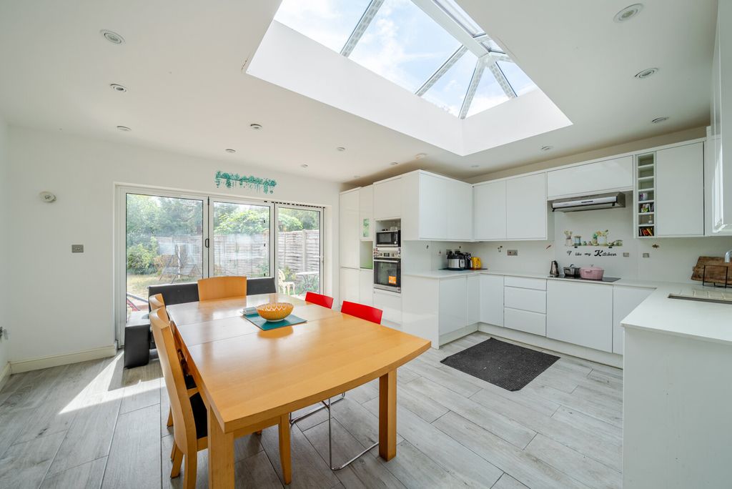 Property photo 2 of 12 1515011-7-1A07Bfd...