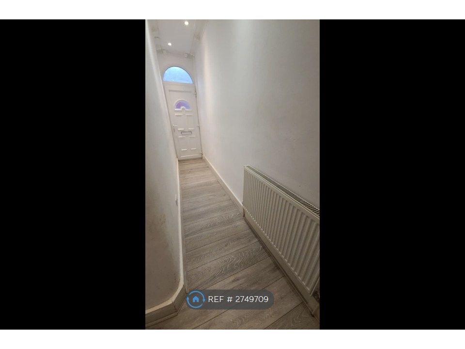 Property photo 2 of 25