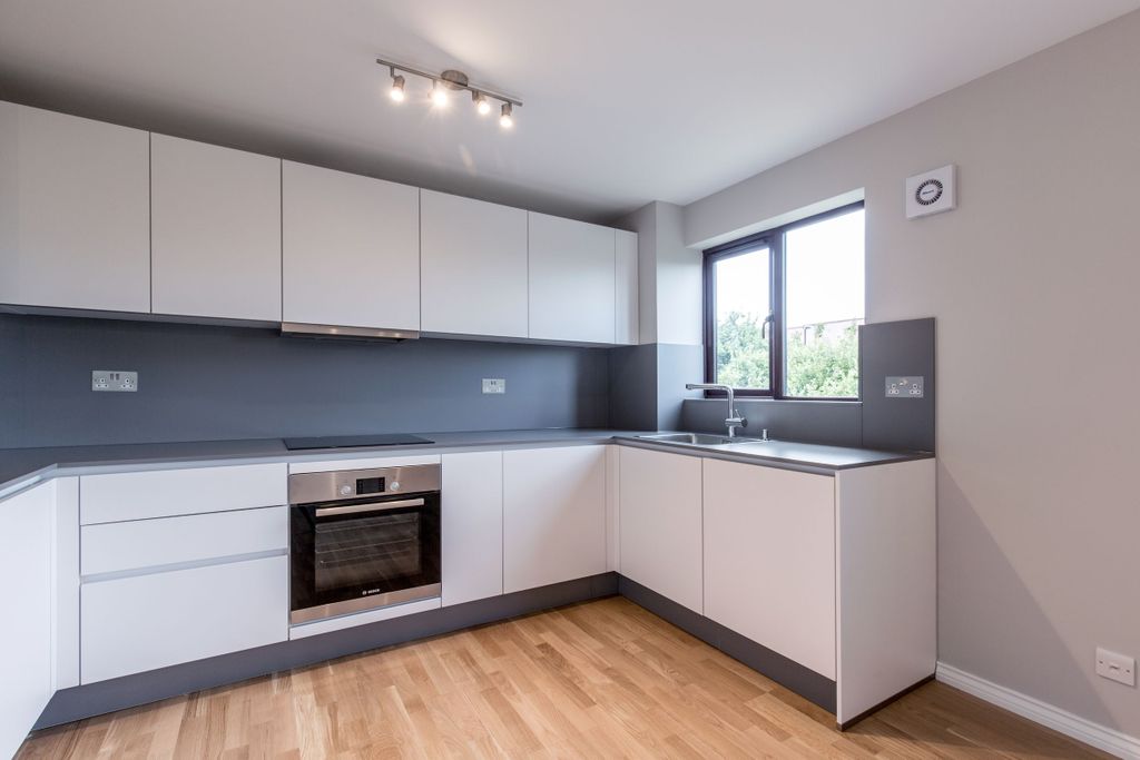 Property photo 2 of 11 Kitchen