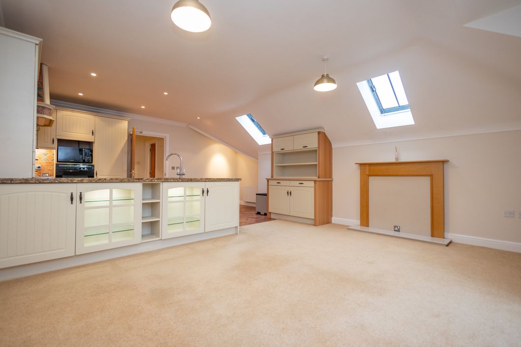 Property photo 3 of 19 R6M_0578