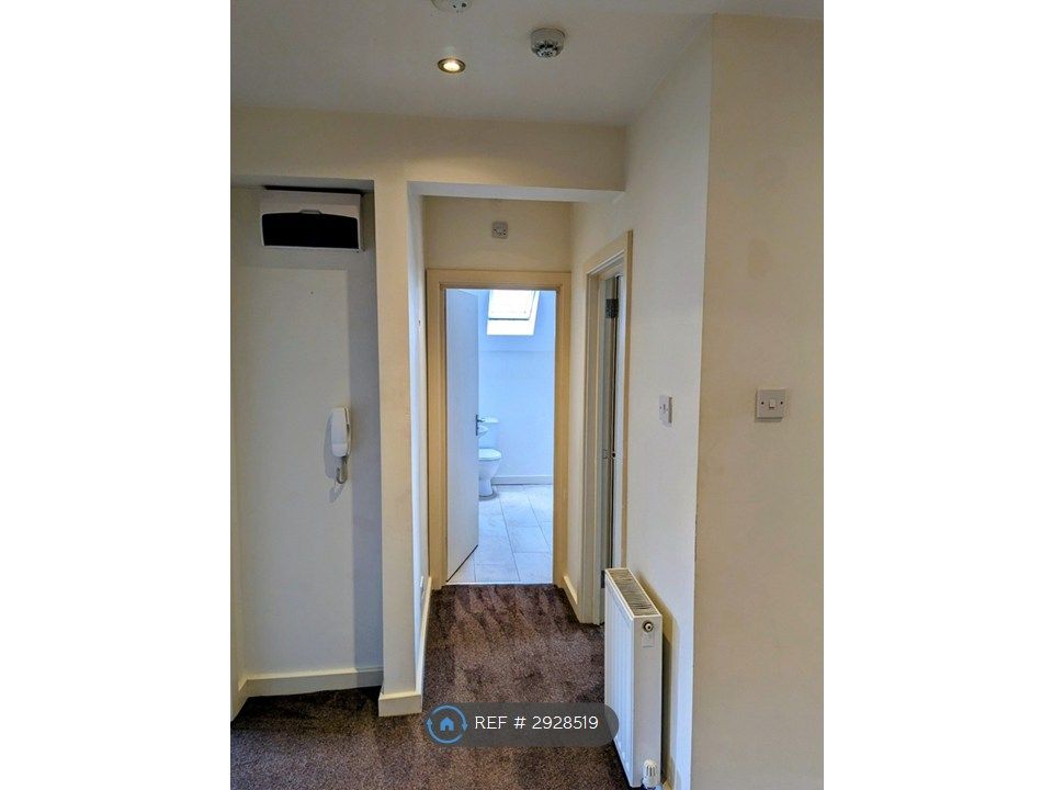 Property photo 3 of 10 Hallway