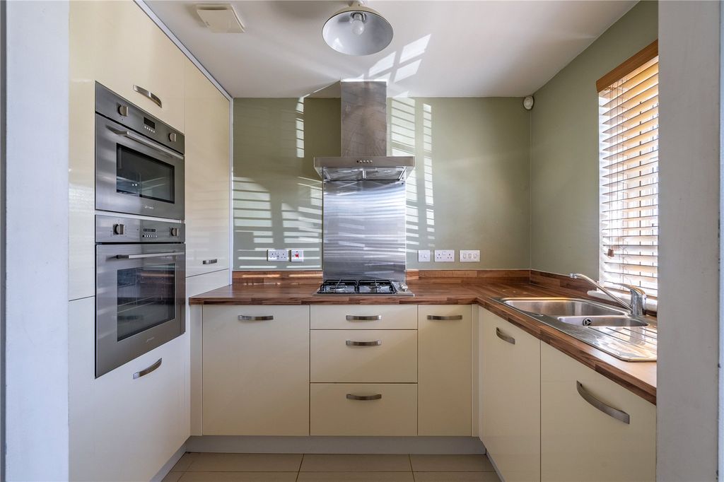 Property photo 2 of 22 Picture No. 23