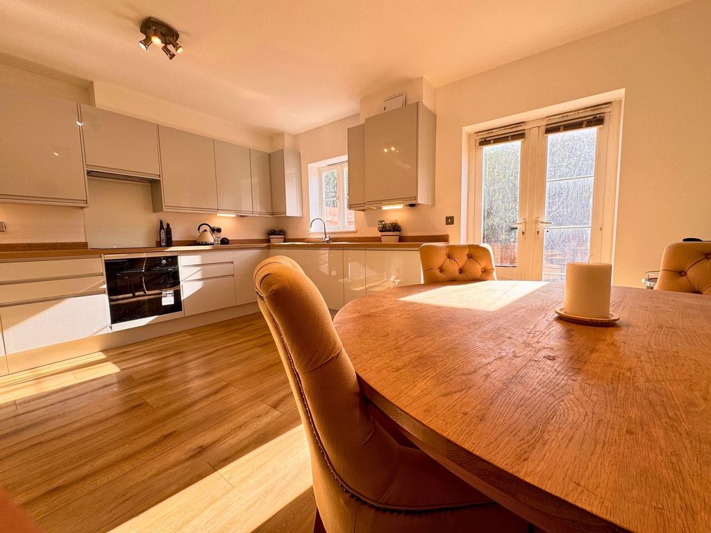 Property photo 2 of 24 Kitchen Diner