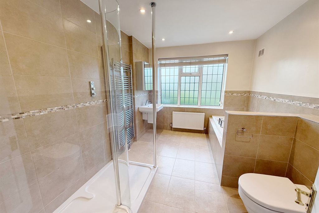 Property photo 3 of 26 En-Suite