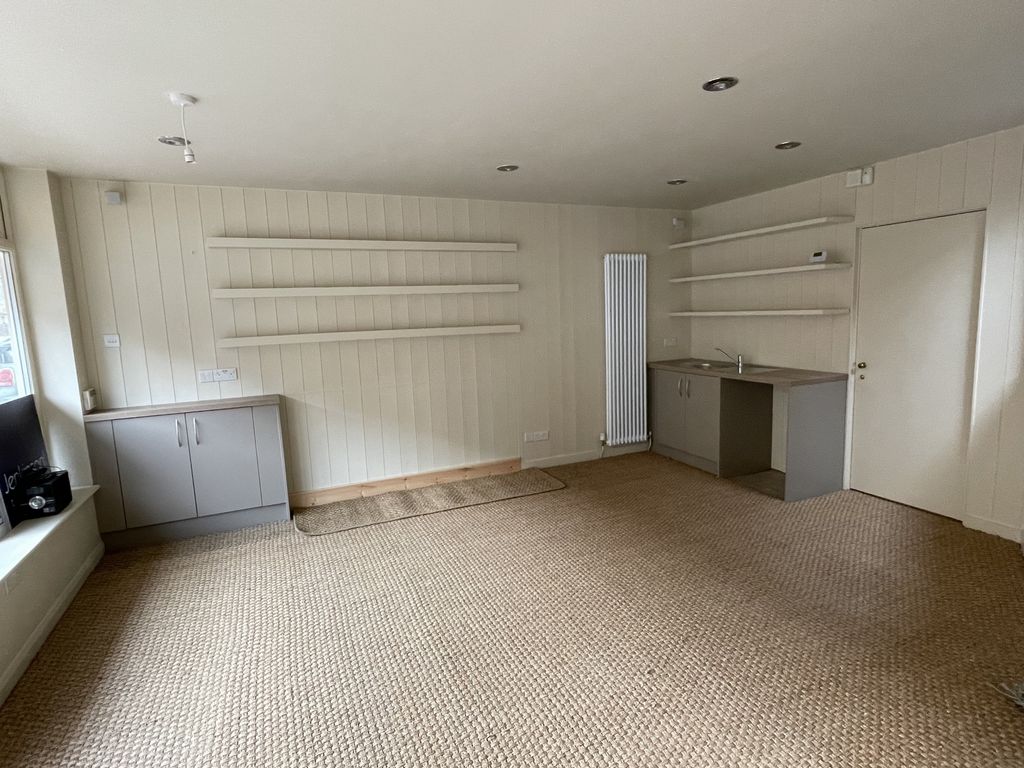 Property photo 3 of 6 Photo 4