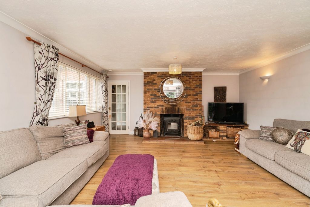 Property photo 2 of 16 Photo