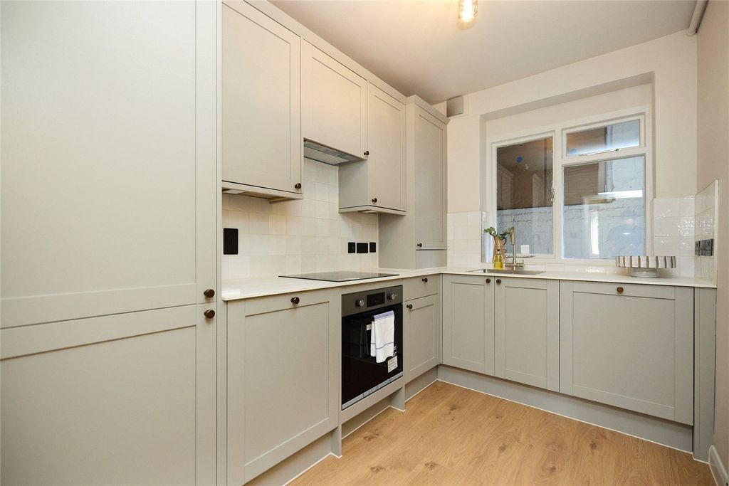 Property photo 2 of 14 Picture No. 10
