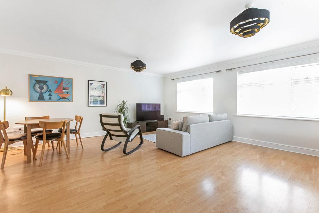 Property photo 3 of 14 Kitchen / Reception Room