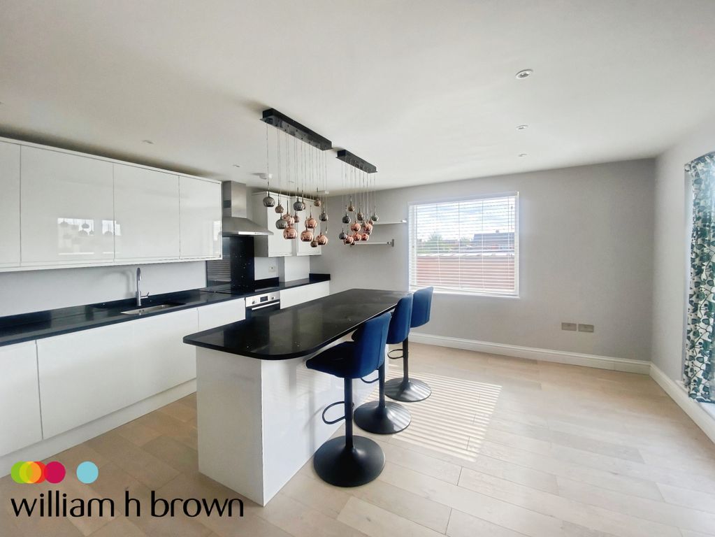 Property photo 1 of 11 Kitchen