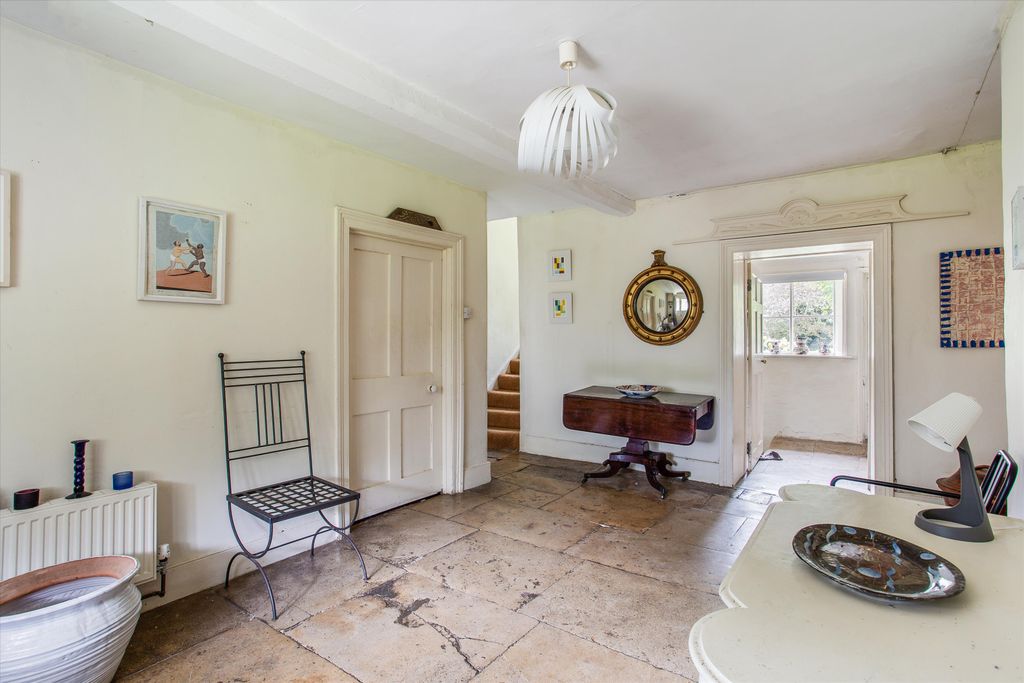Property photo 3 of 19 Image