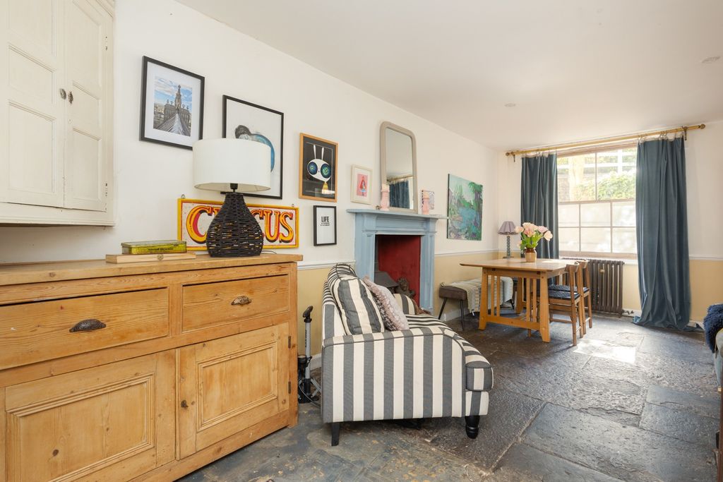 Property photo 3 of 18 4348697