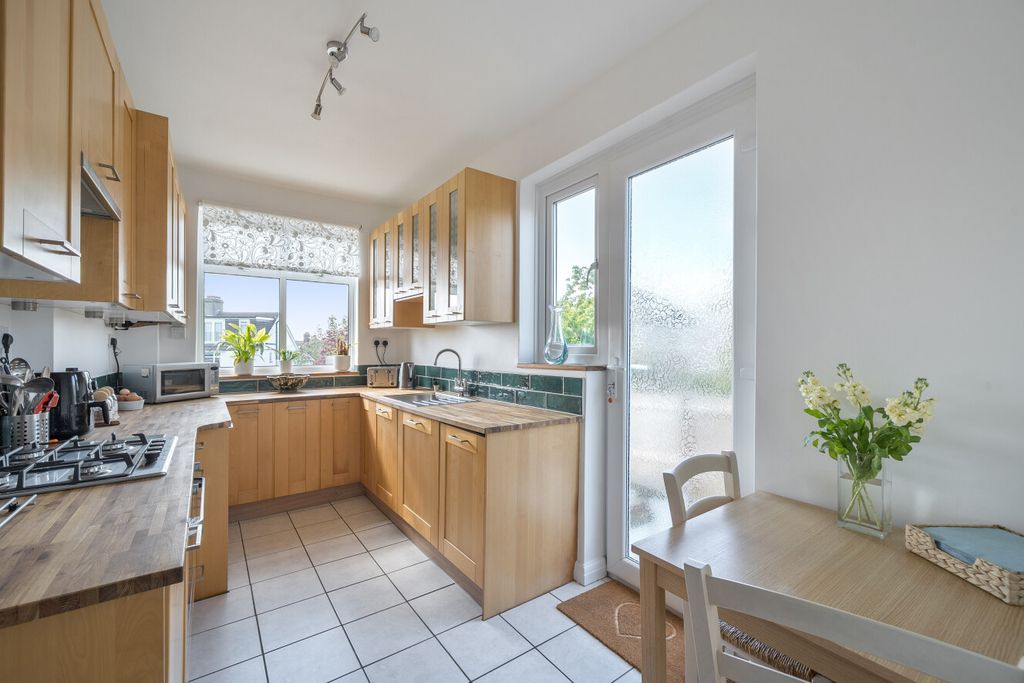 Property photo 3 of 21 1453467-13-69F4Be...