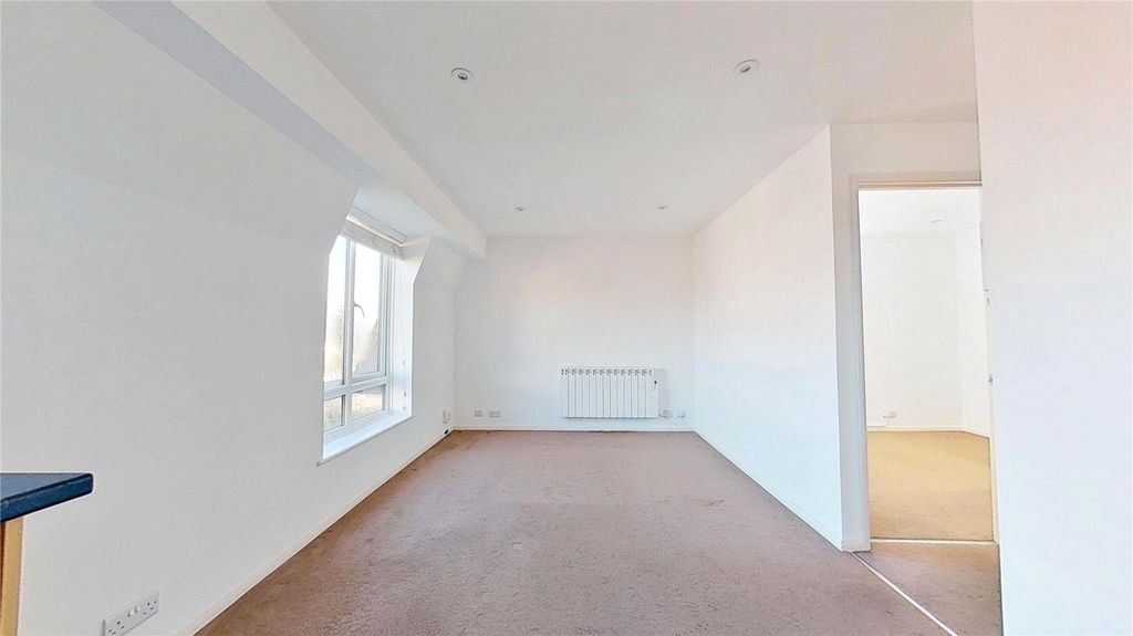 Property photo 3 of 7 Picture No. 06