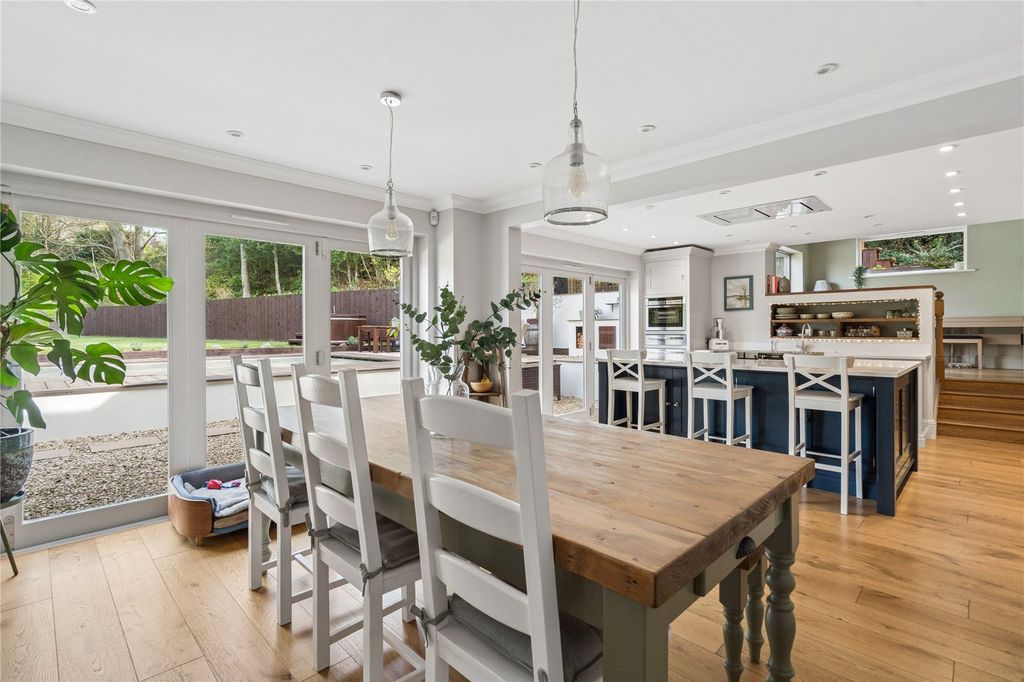 Property photo 3 of 25 Kitchen/Dining