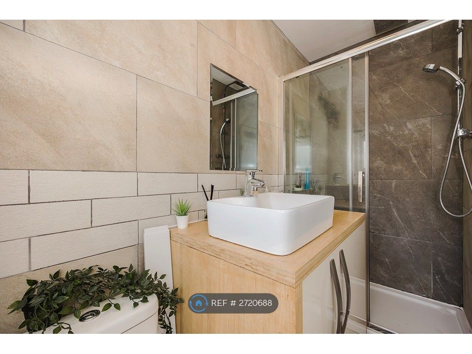 Property photo 3 of 15 Bathroom