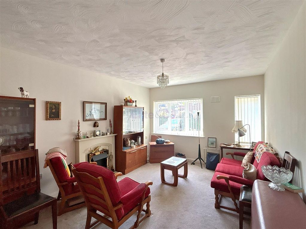 Property photo 2 of 10 Lounge