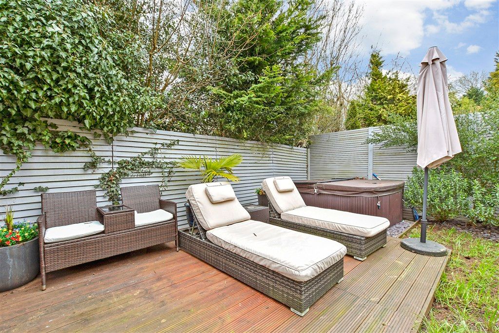 Property photo 1 of 18 External Lifestyle Photograph