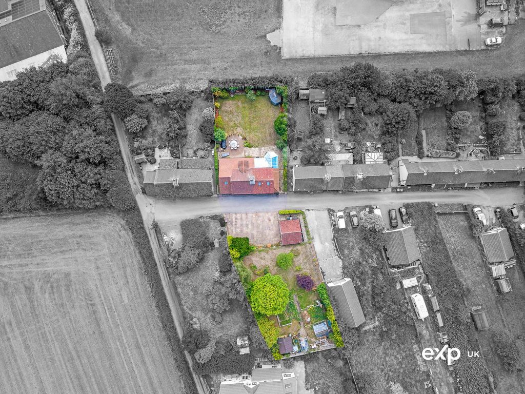 Property photo 2 of 40