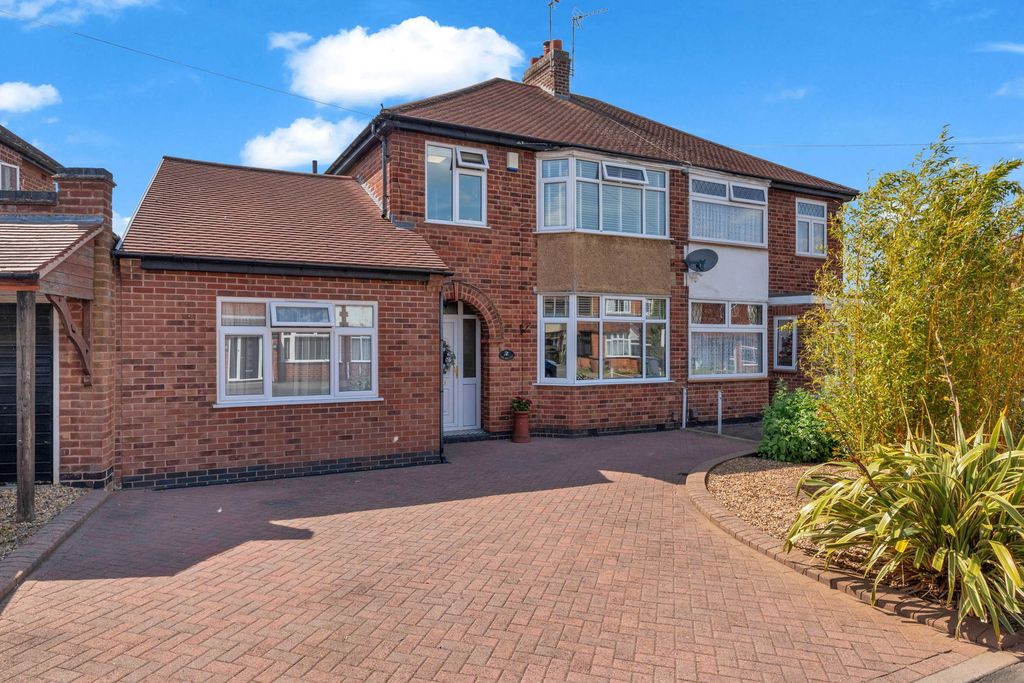 Property photo 1 of 32