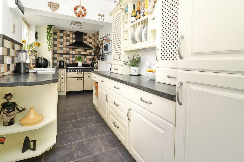 Property photo 2 of 11 Img_1874