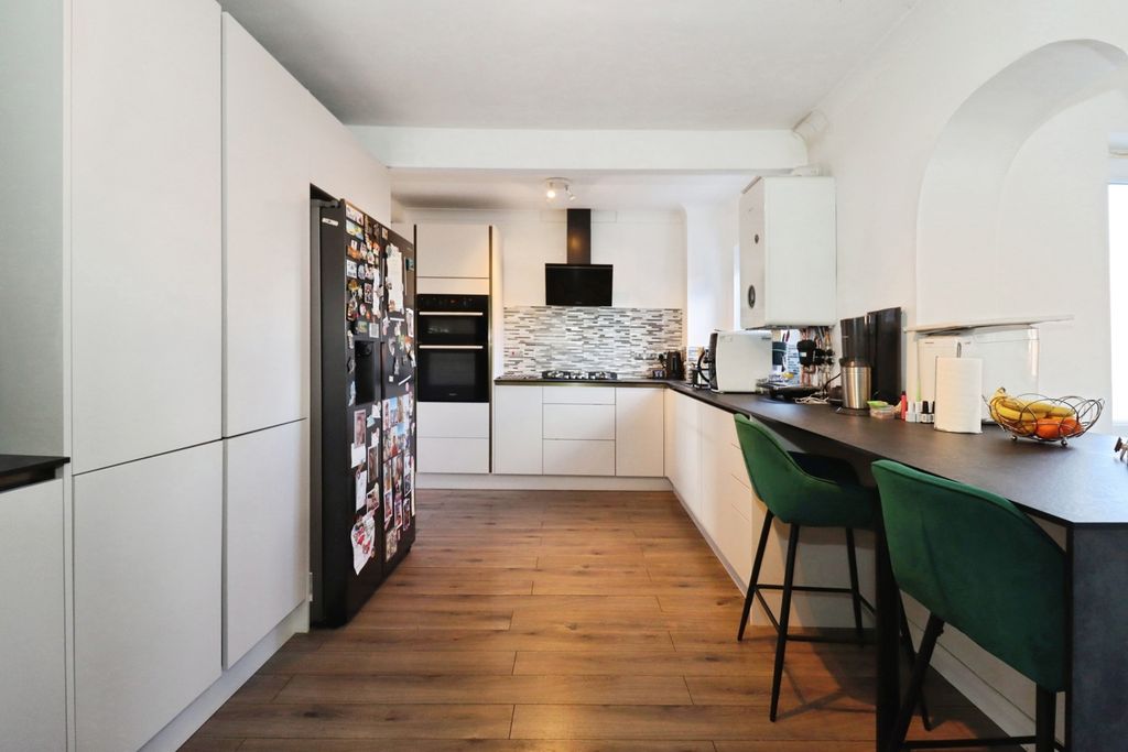 Property photo 2 of 20 Pbox-Img.Jpg