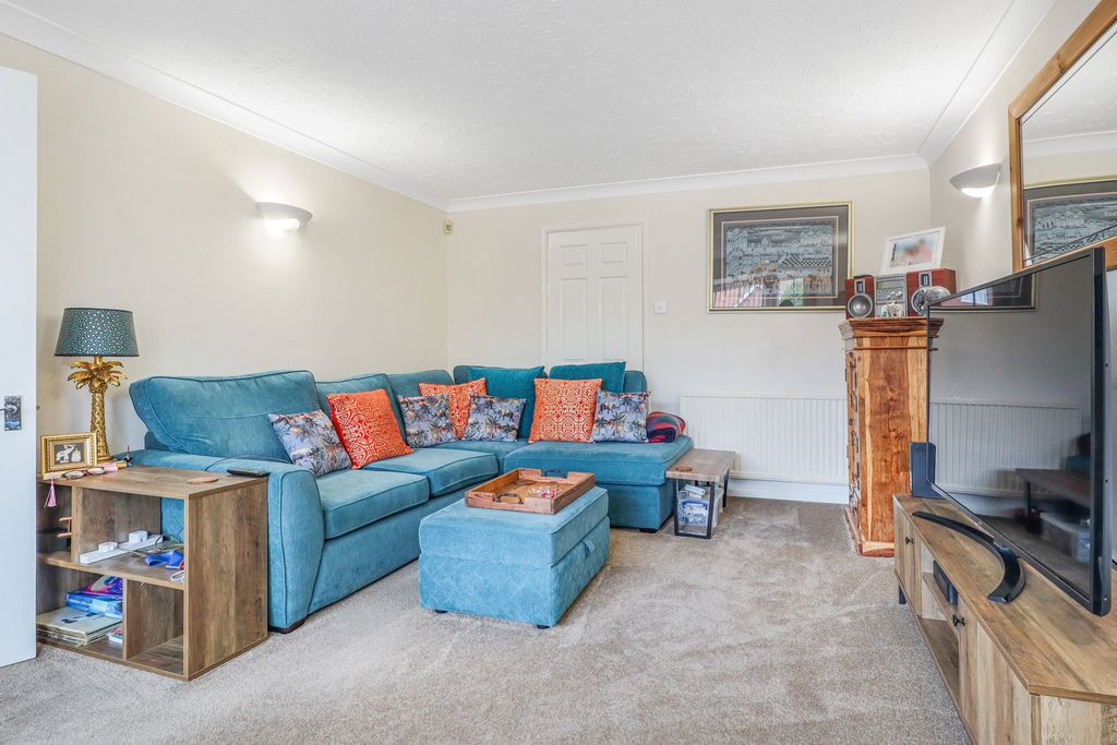 Property photo 3 of 27