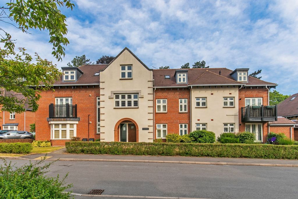 Property photo 1 of 8