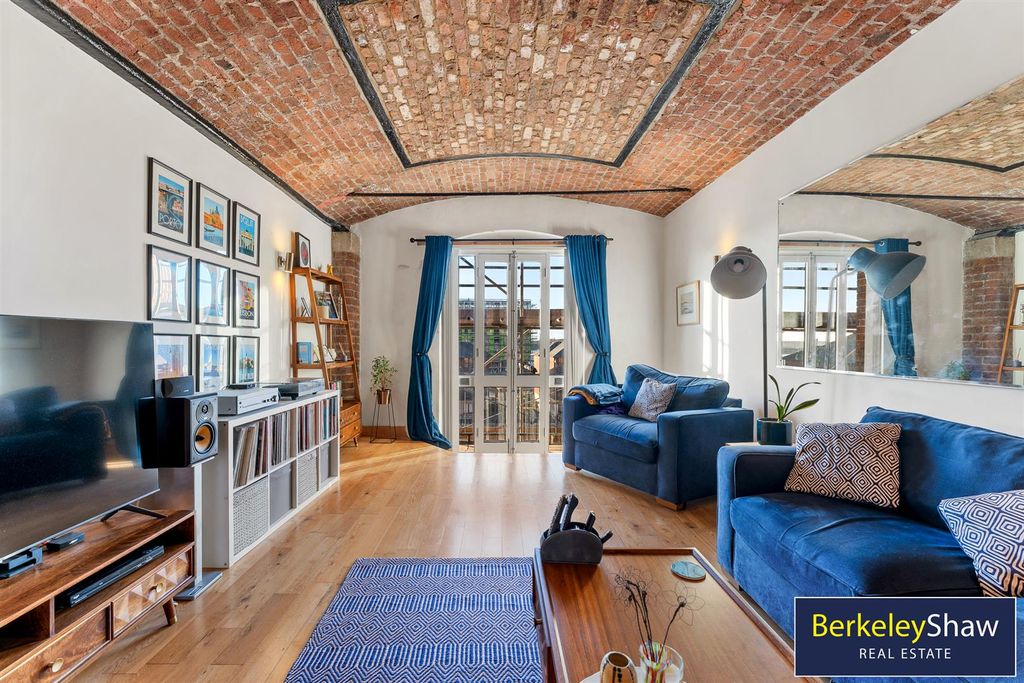 Property photo 2 of 26 Living Room/Dining Area (2)