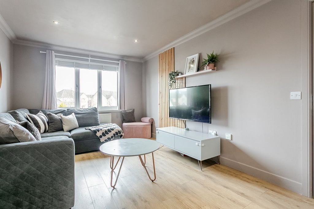 Property photo 3 of 24