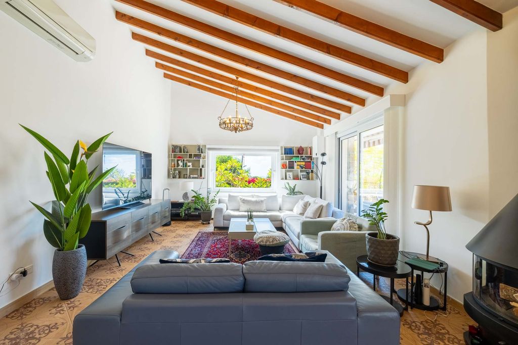 Property photo 2 of 30