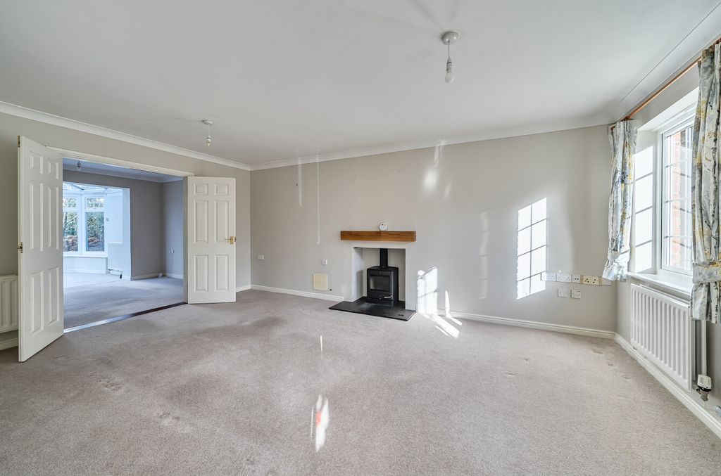 Property photo 2 of 14 1400854-16-696A39...