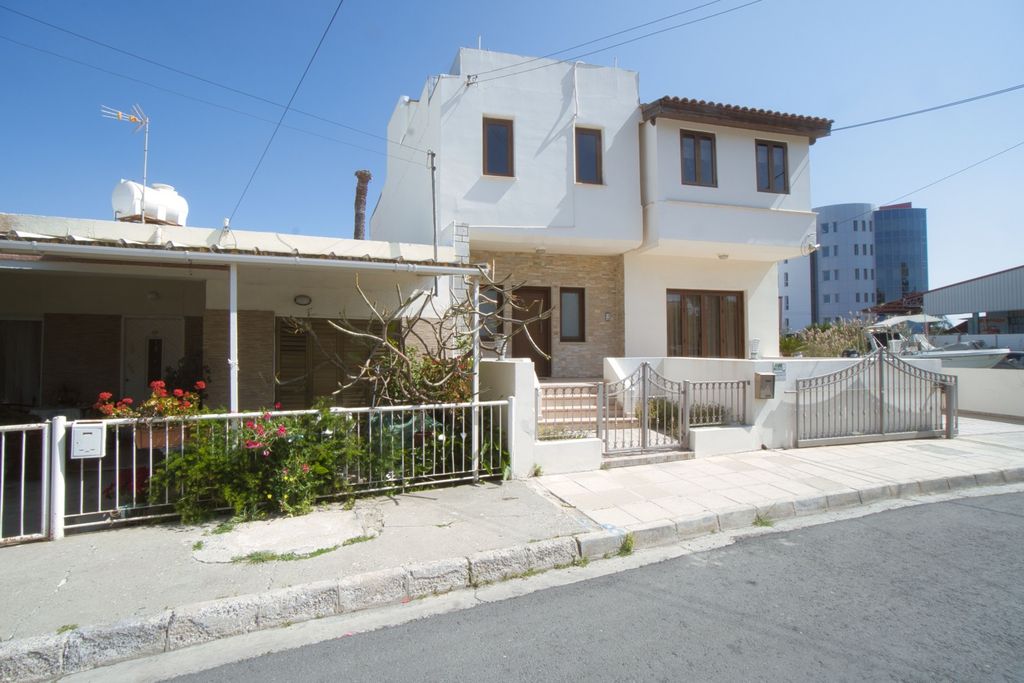 Property photo 1 of 24