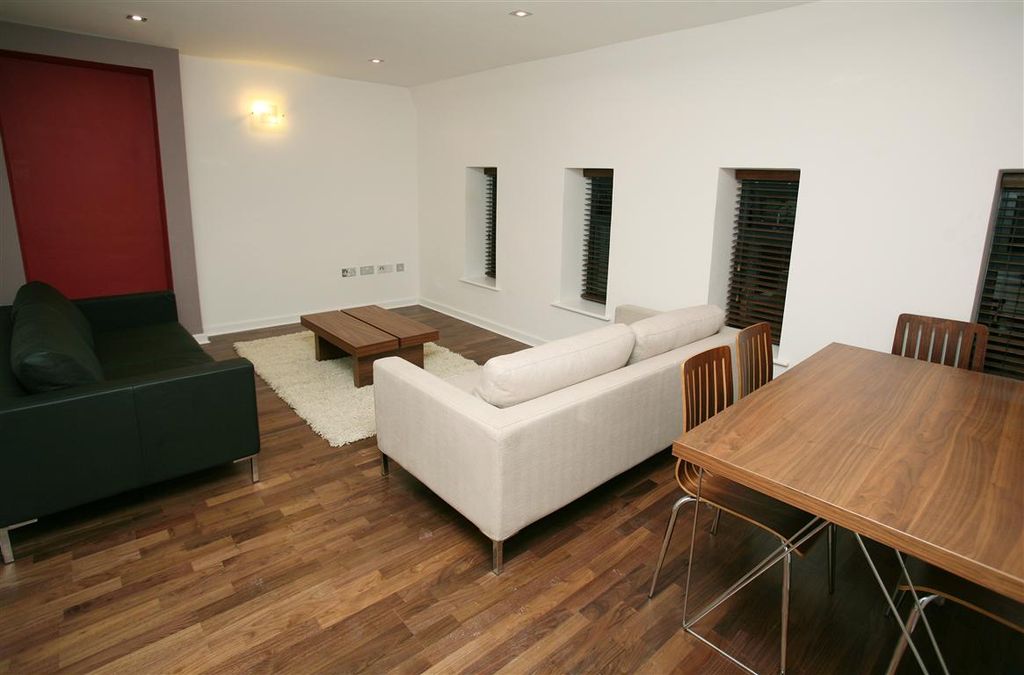 Property photo 1 of 9 Lounge