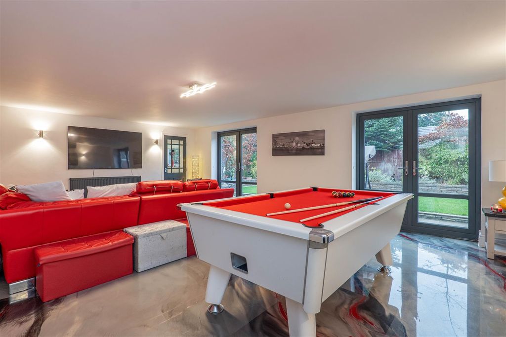 Property photo 3 of 39 Games Room