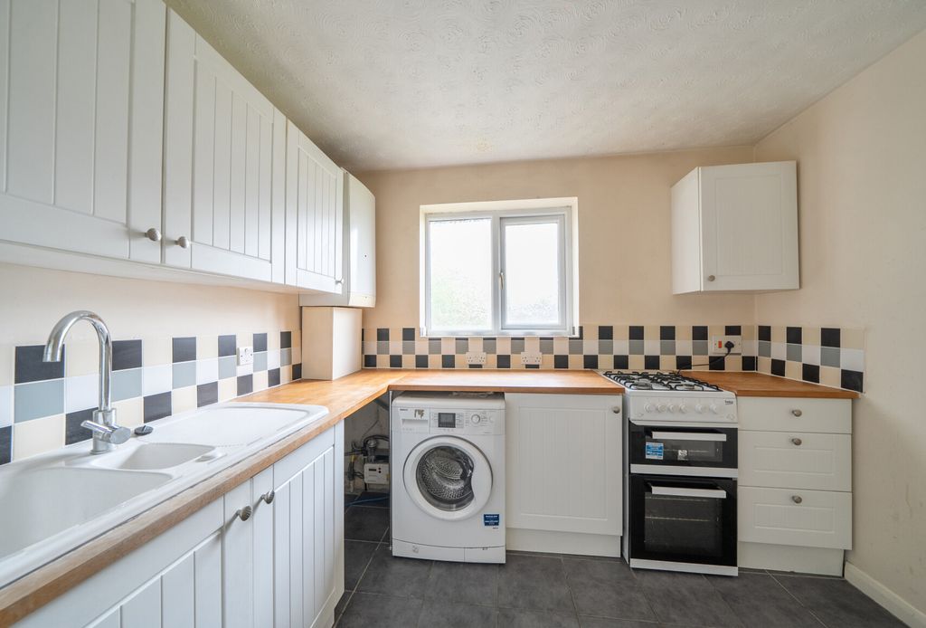 Property photo 3 of 9 1448441-2-69E2400...