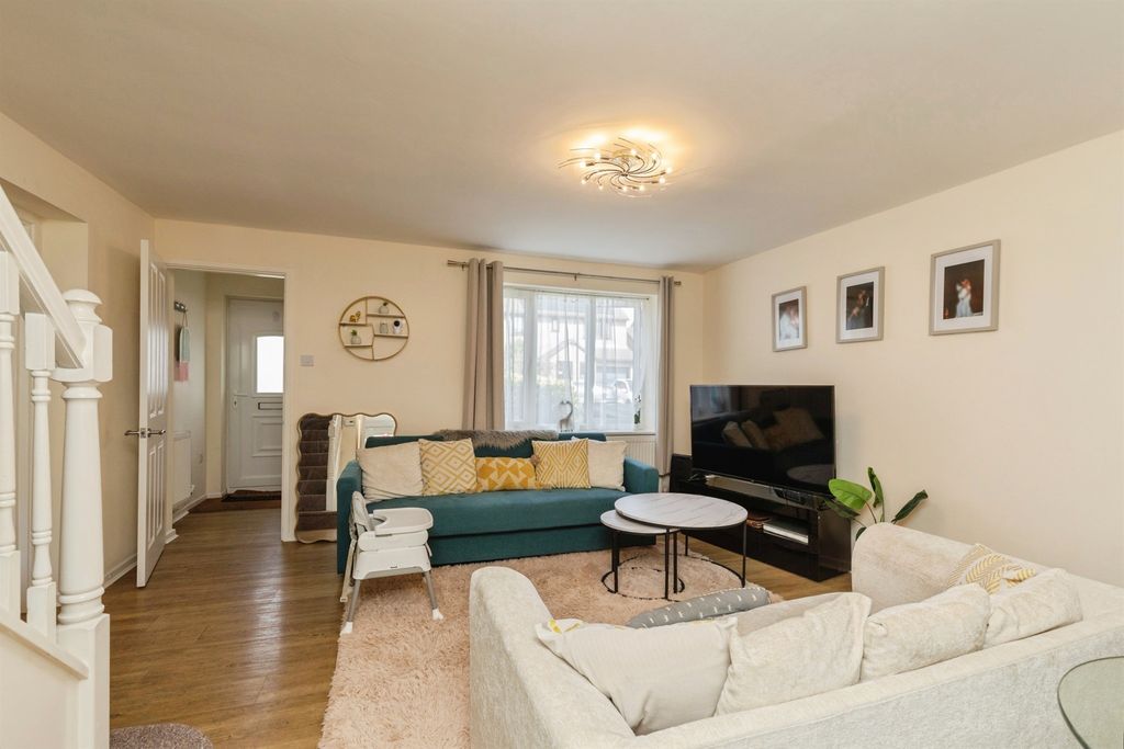 Property photo 2 of 20