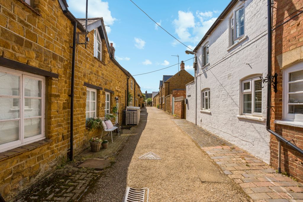 Property photo 2 of 23